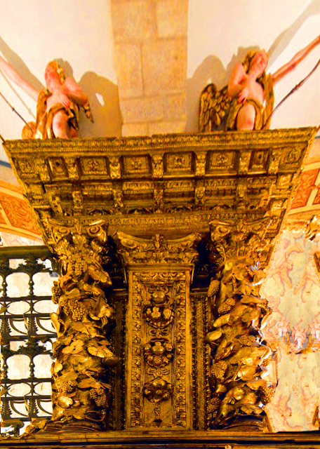 2024-06-15_87_13th-Century Baroque Main Altarpiece w Lavish Gilded Wood0001.JPG