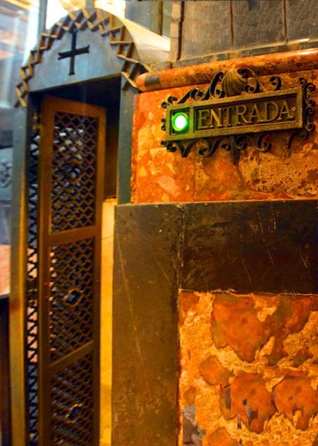 2024-06-15_89_Entrance to the Tomb of Saint James the Glorious0001.JPG