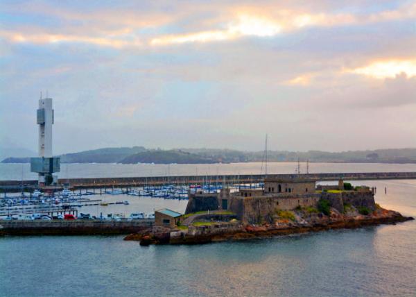 2024-06-15_01_San Ant��n Castle against Port Control Tower_ a 16th-Century Renaissance Fort0001.JPG