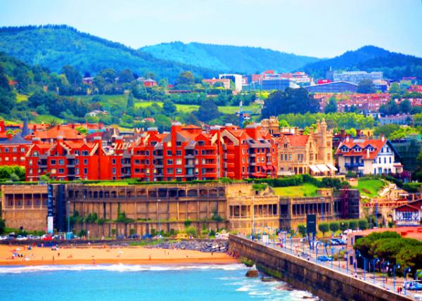 2024-06-16_30_Galerias de Punta Begona Built in 1919 as a Continuation Defensive Wal l & a Blend of Masonry, Ashlars & Concrete on a High Sloping Mas.JPG