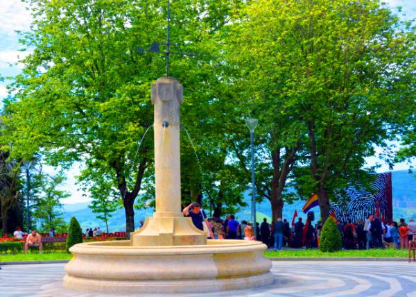 2024-06-16_16_Artxanda Outlook_Sculpture of Fingerprint near the Fountain in Minuscule Hermitage0001.JPG