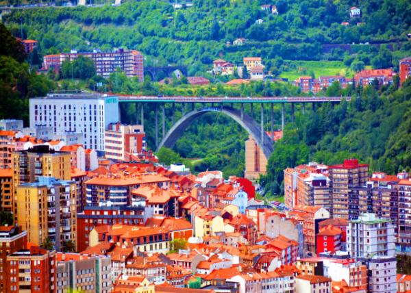 2024-06-16_04_Bridge of Miraflores Built w a Cantilever Design & Provisional Cables0001.JPG