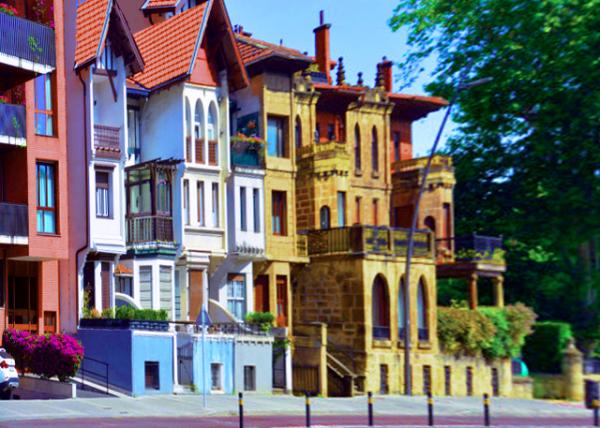 2024-06-16_26_Rows of Houses_ w Their Mansard Roofs & Bright Hues0001.JPG