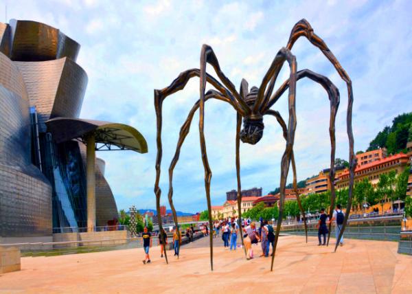 2024-06-16_09_Statue of Maman outside the Guggenheim Museum0001.JPG
