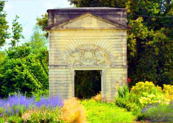 2024-06-17_27_Mimic Fort M��doc, Fronton of the Porte Royale, Featuring a Homage to Louis XIV the Sun King0001.JPG