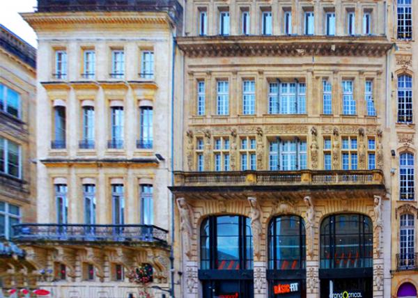 2024-06-17_17_Hotel Pichon w Marble Columns Adorned the Windows of the 3rd & 4th Levels0001.JPG