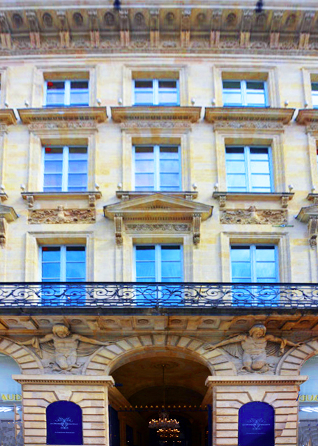 2024-06-17_18_Hotel Pichon_ the Stone Fa?ade Decorated w Caryatids & Sculptures of Busts & Fruits (2nd and 3rd Levels)0001.JPG