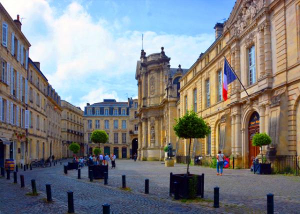 2024-06-17_20_Le Triangle d'or or  Golden Triangle as the Nickname to a Chic District of Bordeaux between the Allées de Tourny, the cours de l'Inte.JPG