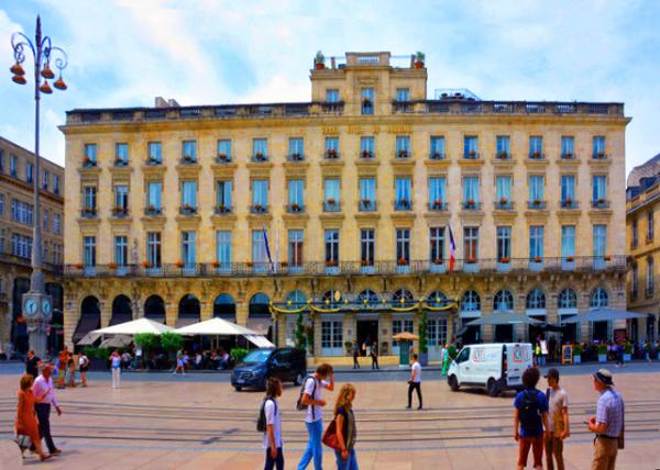 2024-06-17_28_Hotel Regent Featuring Luxury Fabrics_ Opulent 19th-Century French Furnishings0001.JPG