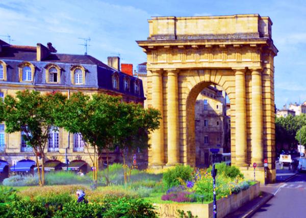 2024-06-17_32_Burgundy Gate Landmarking Roman-Style Stone Arch Built in the 1750s as a Symbolic Gateway to the City0001.JPG