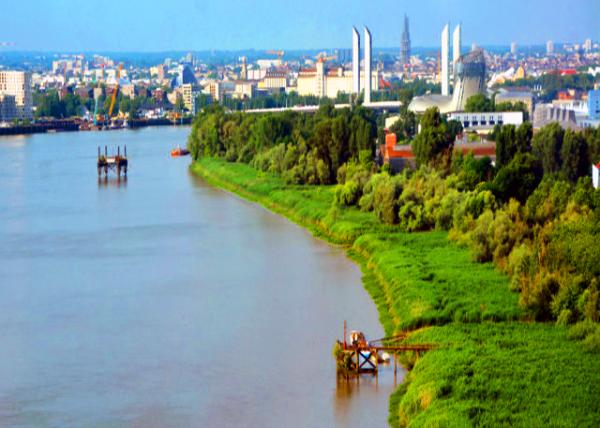 2024-06-17_35_Garonne River Flowing from the Central Spanish Pyrenees to the Gironde Estuary of Bordeaux0001.JPG