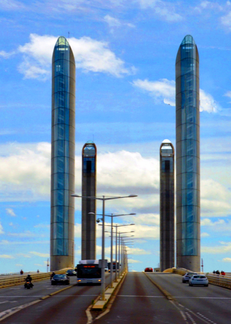 2024-06-17_37_Vertical-Lift Bridge Inaugurated in 2013 Spanning the Garonne & a Stone’s Throw from the Rapidly Gentrifying Bassins à Flot (Wet Dock.JPG