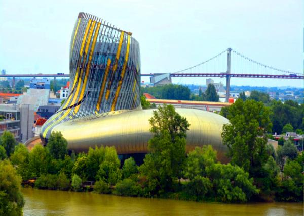2024-06-17_71_View of the Cité du Vin_ a Futuristic Bldg Famous for Its Fine Wines-10001.JPG
