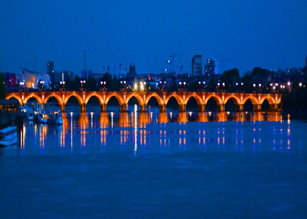 2024-06-17_43_Night View of Pont de Pierre0001.JPG