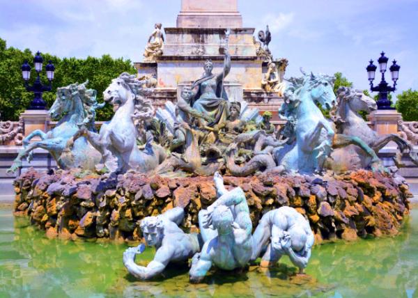 2024-06-18_116_The Impressive Bronze Fountains Depicting the Triumphs of the Republic & the Concorde Anchoring the Pl.JPG