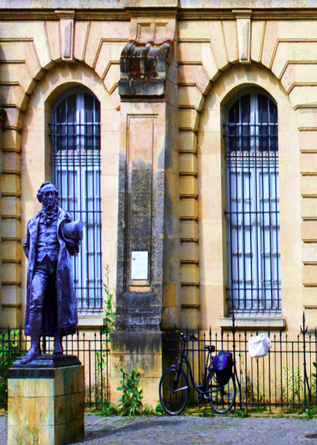 2024-06-17_55_Statue of the Spanish Painter Francisco de Goya  @ Place du Chapelet0001.JPG