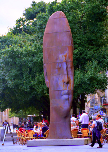 2024-06-17_49_Place de la Com��die_Jaume Plensa��s Stunning Sculpture of Larger-Than-Life0001.JPG
