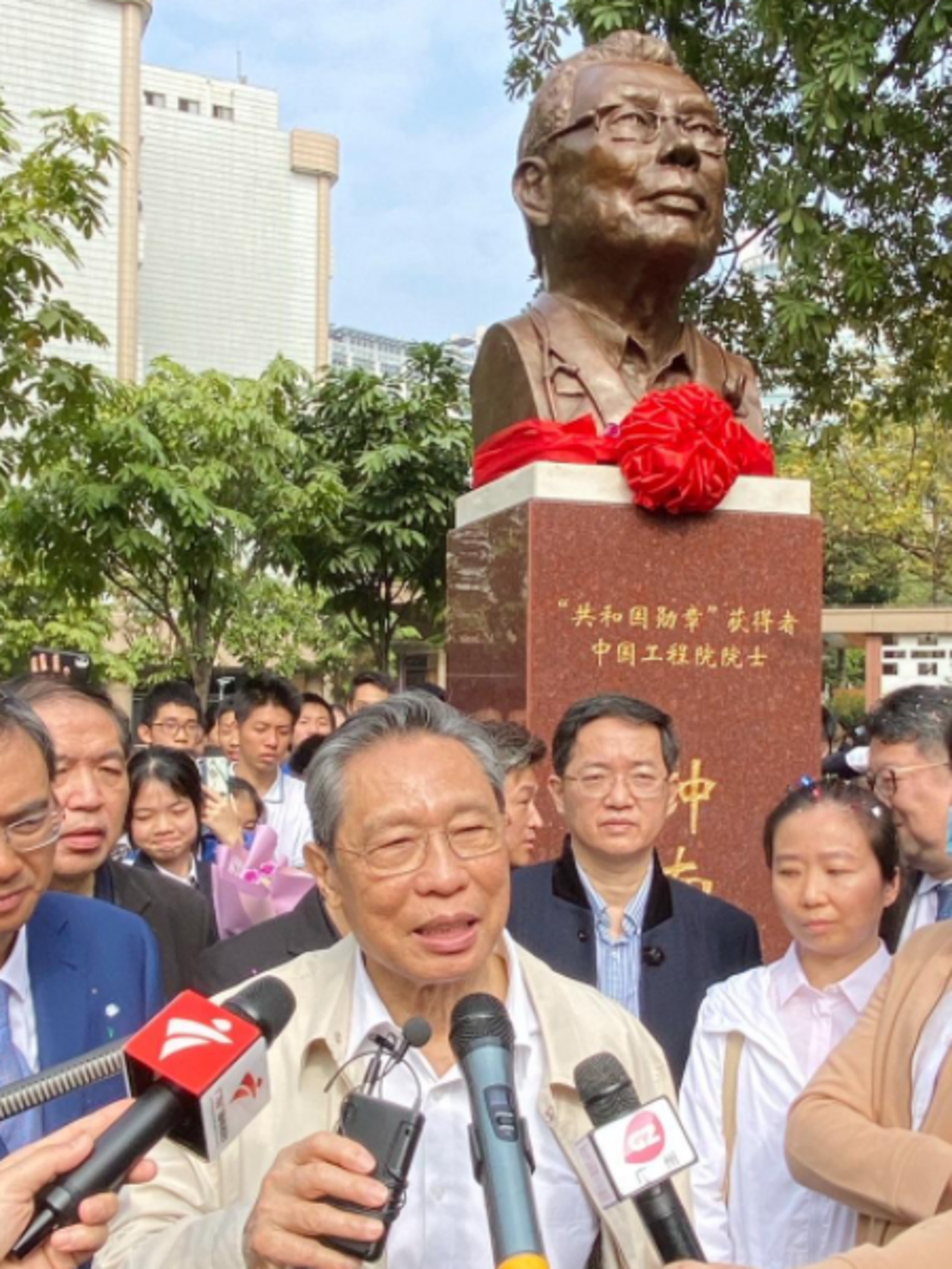 ����ɽ��ĸУΪ�Լ��������Ļ- RFI - �������ʹ㲥��̨