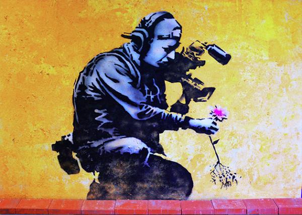 1771959103703676.jpg 2026-02-21_53_Cameraman & Flower_2010 Utah USA0001.jpg