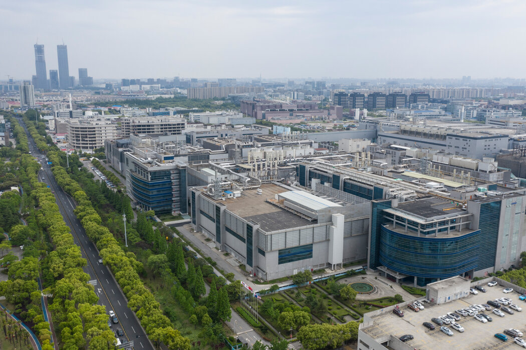 上海中芯国际集成电路制造有限公司园区。中国政府已投入逾1500亿美元，致力于推动国内尖端芯片的自主研发。
