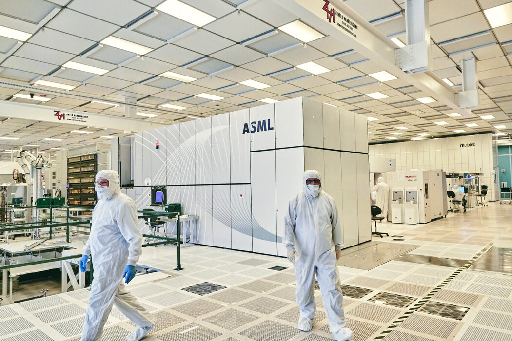 自美国官员牵头游说荷兰政府阻止向中国出口设备以来，中国企业便无法购得阿斯麦最先进的制造设备。