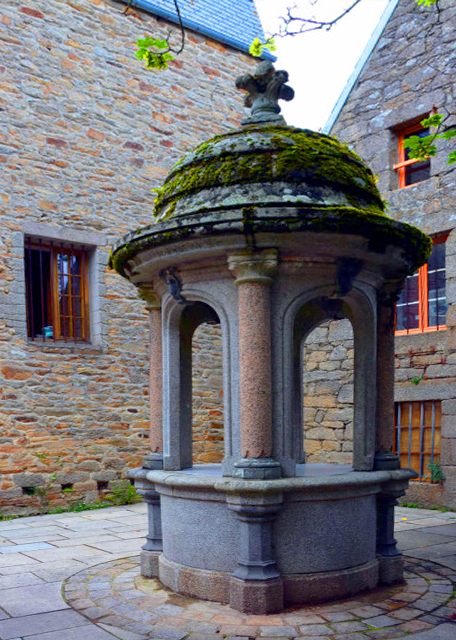 2024-06-19_35_Small Decorative Well in Various Materials Columns in Pink Granite from Ploumanach_ Base in Diorite_ & Sculpture in Dark Kersantite0001.jpg