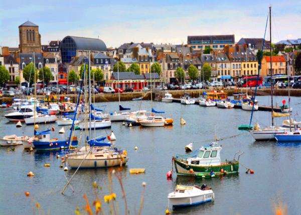 2024-06-19_59_View of Concarneau w the Old & New Saint-Guenole Church0001.JPG