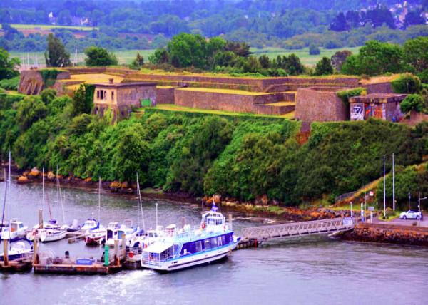 2024-06-19_09_Fort de Pen-Man�� originated during the 7 Years' War (1756-1763) in the need to occupy this point to prevent an enemy from settling the.JPG