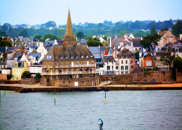 2024-06-19_121_Port-Louis_Charming Duplex against Saint Peter's Chapel0001.JPG