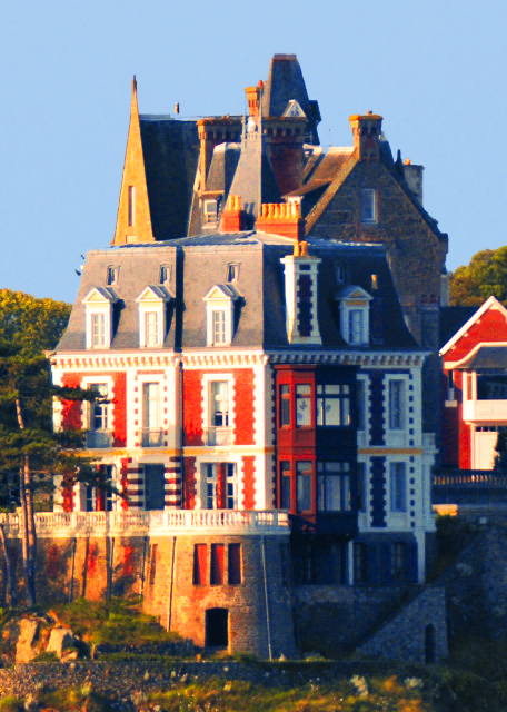 2024-06-20_13_Les Roches Brunes Built in 1893_ the Only Louis XIII Style Bldg0001.JPG