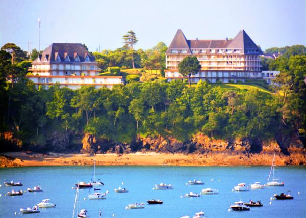 2024-06-20_10_Villas Seen from the Malouine Beach-20001.JPG