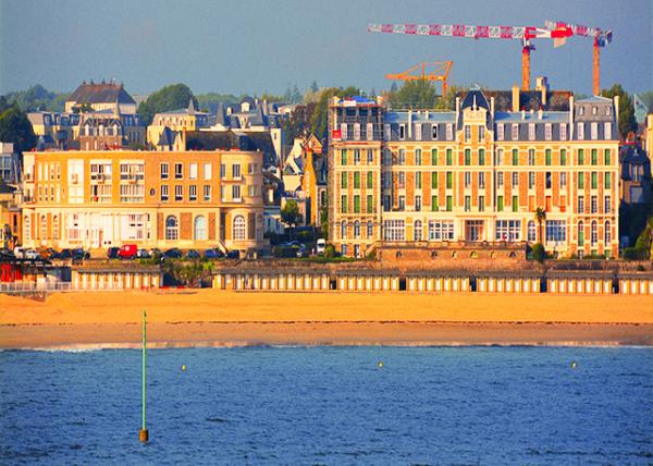 2024-06-20_11_Villas Seen from the Malouine Beach-10001.JPG