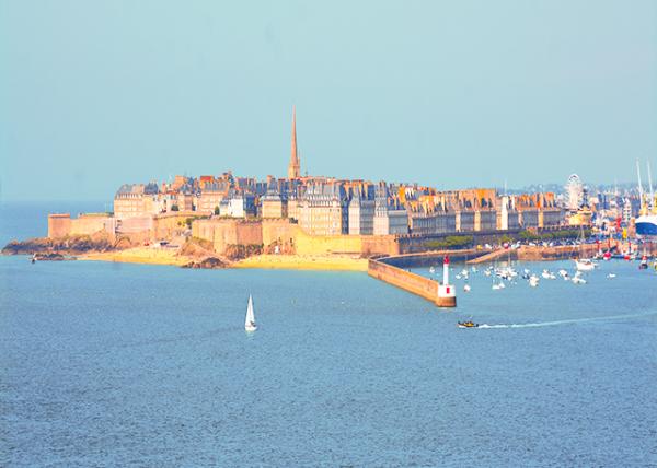 2024-06-20_14_Môle des Noires or Mole of the Blacks_ a 500-Meter Long Pier Served as a Breakwater & a Docking place for Boats-10001.JPG