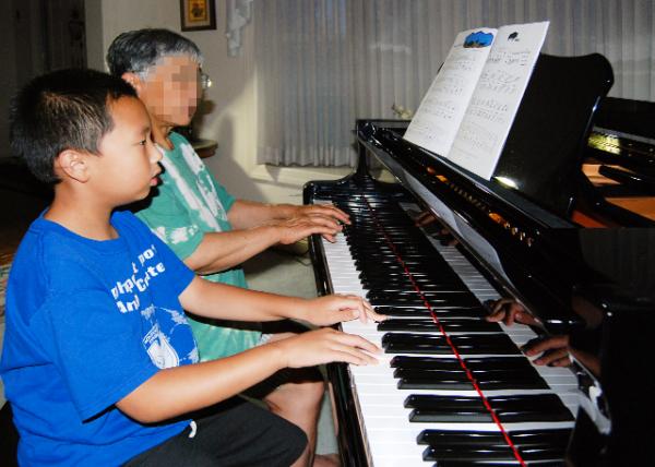 2010-07-12_4-Hand Piano of Home on the Range ���������������ϵļҡ�-10001.jpg