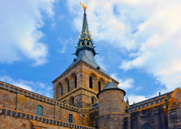 2024-06-20_02_Archangel Michael appeared in 3 dreams of Aubert_ Bishop of Avranches_ instructing him to build a chapel on a mountain.0001.jpg