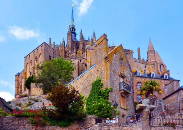 2024-06-20_02_Chevet_ a Semicircle of Pillars or Buttresses0001.JPG