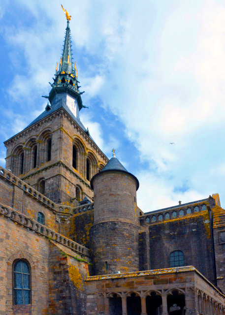 1772305168261168.jpg 2024-06-20_02_During the 14th century, the abbey was protected behind a set of military constructions during the Hundred Years War. It hel.JPG