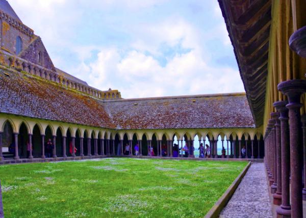 2024-06-20_40_View of the Cloister w Verdant Gardens Added to the Enchantment of Abbey's Architectural Masterpiece0001.JPG