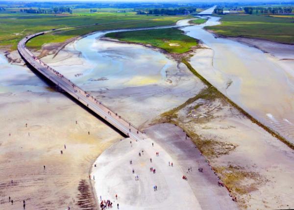 2024-06-20_66_River Cousenon Flowing into the Sea on the Northern Side of the Island, Demarcating the Boundary Between the Duchies of Brit.JPG