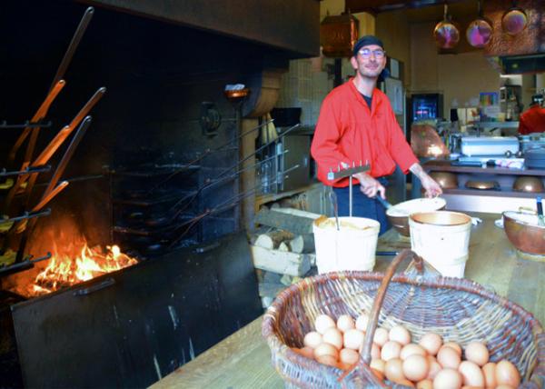2024-06-20_73_Omelettes Cooking on a Wood Fire at La M��re Poulard0001.JPG