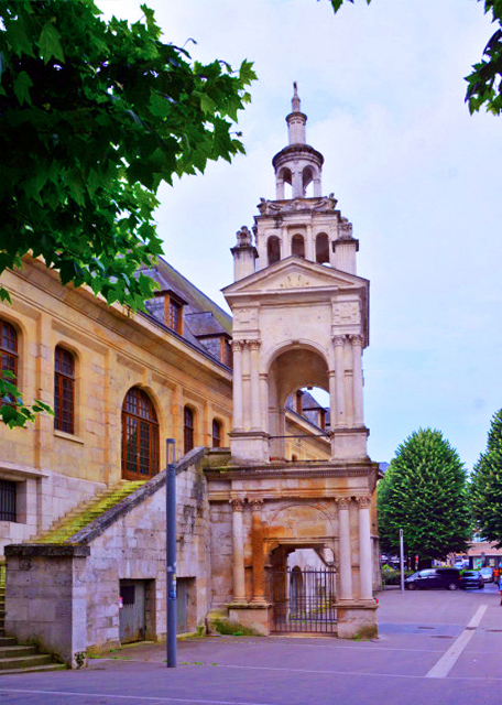 2024-06-21_04_Chapel Pride St. Romain in Renaissance Built in 1543 in Front of the Hall of the Canvas0001.JPG