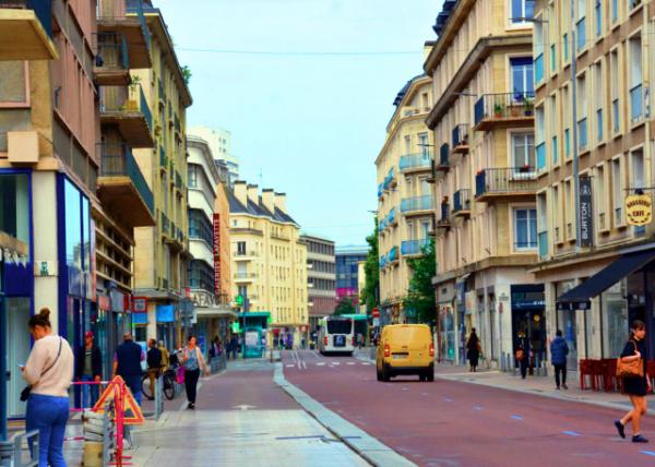 2024-06-21_10_Rue G��n��ral Leclerc Named in Homage to Philippe Leclerc de Hauteclocque_ Liberator of Paris0001.JPG