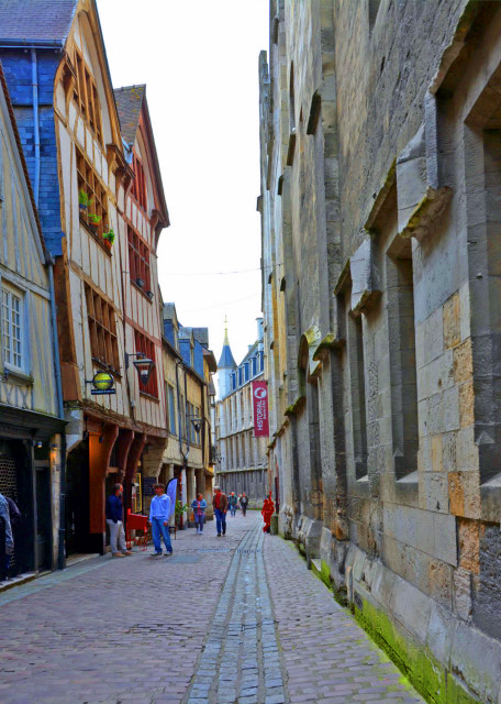 2024-06-21_57_Rue Saint Romain Named after Saint Romain_ Archbishop of Rouen in the 7th Century0001.JPG