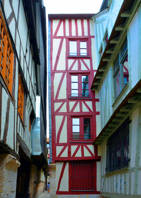 2024-06-21_67_Rue des Chanoines w Timber-Framed Bldgs0001.JPG