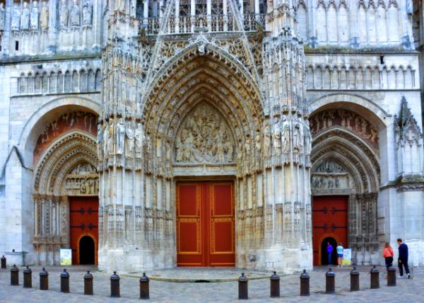 2024-06-21_10_Sculpture of Apostles on the North Buttress0001.JPG
