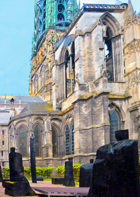 2024-06-21_18_Court of Officiality w Sculpture of In the Darkness Representing Joan of Arc among Her Judges-10001.JPG