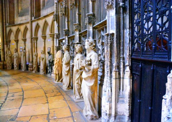 2024-06-21_27_Fa?ade Statues Destroyed in the WWII Bombing on May 30_ 1944_ but Restored & Displayed inside the Ambulatory0001.JPG