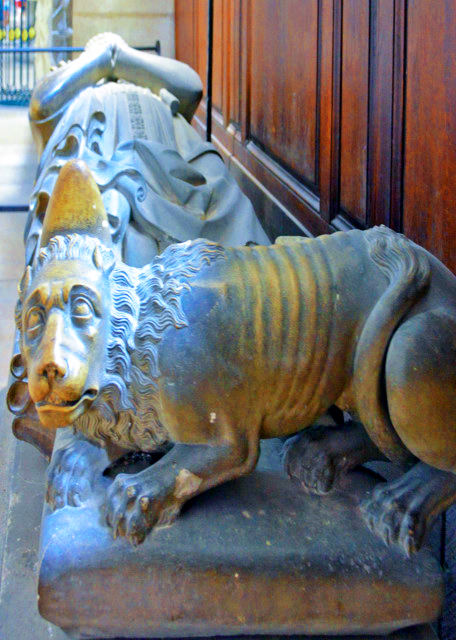 2024-06-21_29_Grave of Rollo of Normandy0001.JPG