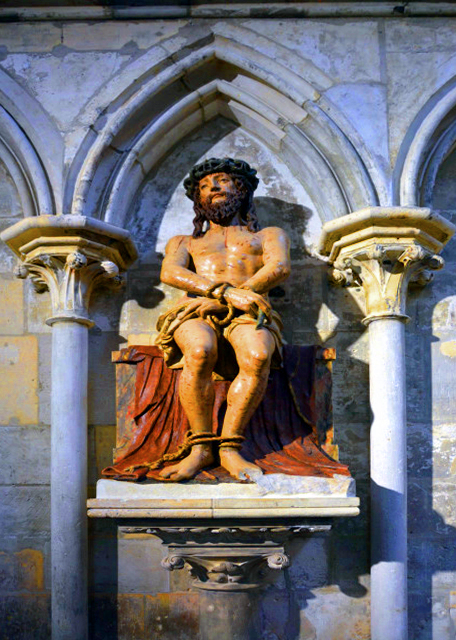 2024-06-21_37_Stature of Jesus Christ w a Crown of Thorns0001.JPG