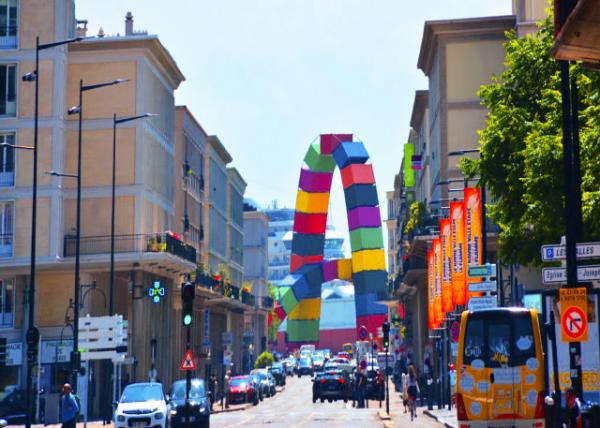 2024-06-21_34_Rue de Paris_ Artist Vincent Ganivet_ Container chains_ in the Line w the Hotel de Ville_ Docked Oceania Marina in the Background0001.JPG